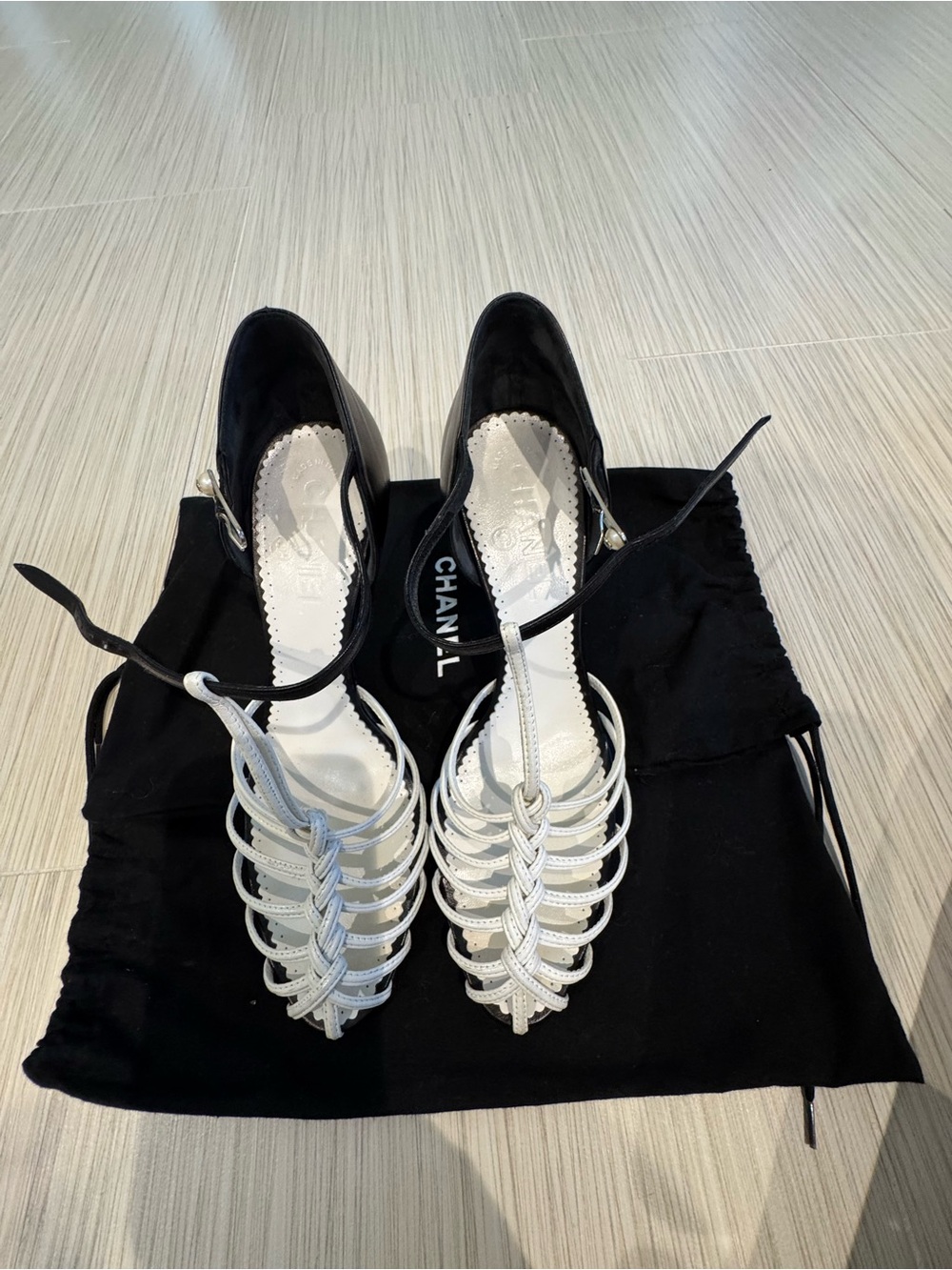 Authentic CHANEL Black & White Leather Sandals Size EU 38.5 / US 8 - Picture 6 of 14